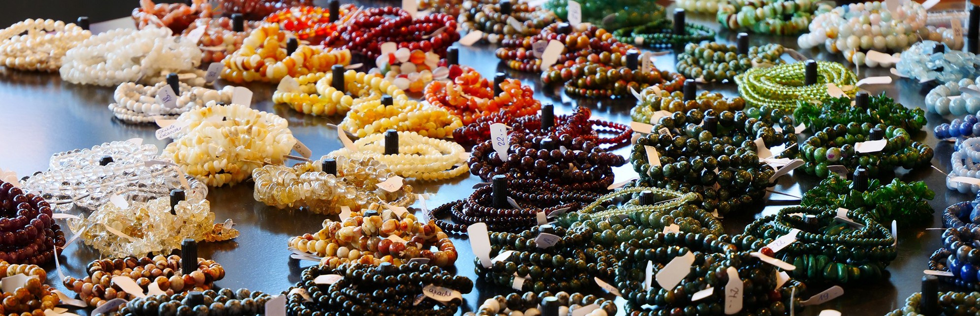 Bracelets et bijoux en pierres naturelles