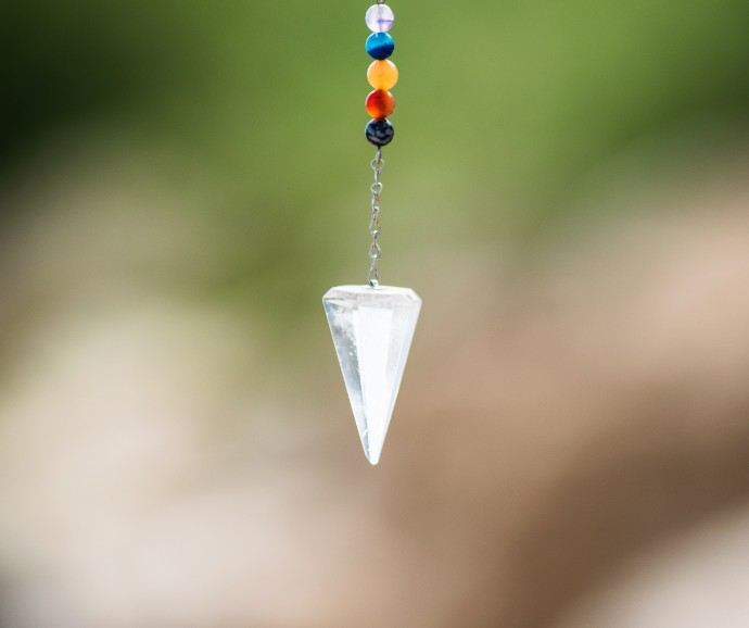 Pendule en cristal de roche (quartz)